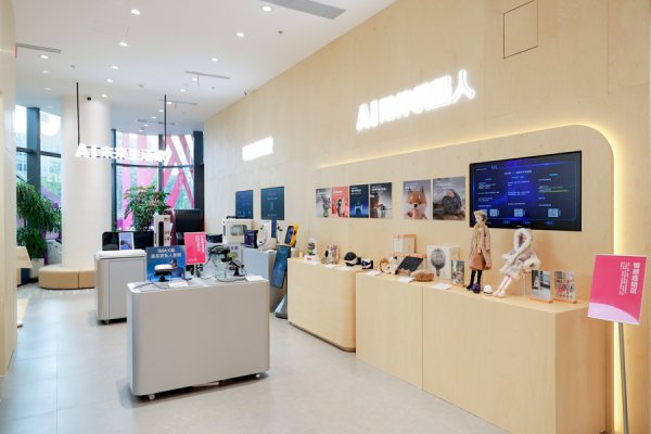 千宏财富 全国首家“AI+养老”体验店落户模速空间，为老人痛点找到“算法”